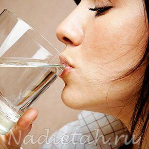 1271595486_woman_drinking_water.jpg