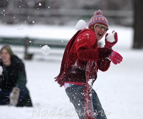 snowball-fight-with-guns-police-washington-dc-december-christmas.jpg