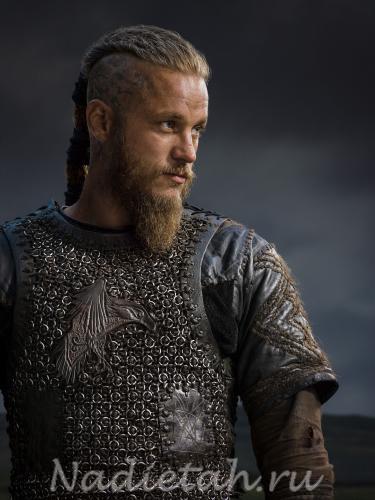 vikings-season-2-ragnar-lothbrok-official-picture-vikings-tv-series-37651123-2655-3543.jpg